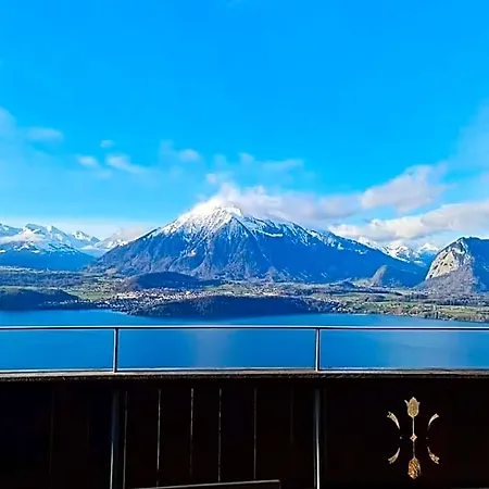 With View Of The Mountains And The トゥーン