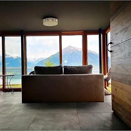 With View Of The Mountains And The ホテル